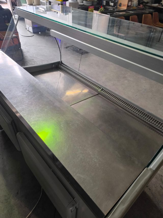 Vitrina charcutera refrigerada