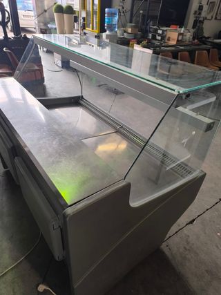 Vitrina charcutera refrigerada