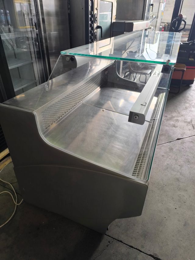 Vitrina charcutera refrigerada