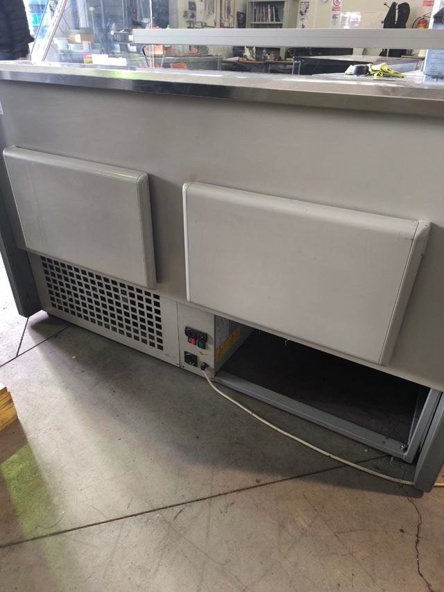 Vitrina charcutera refrigerada