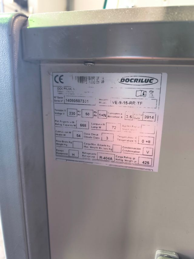 Vitrina charcutera refrigerada