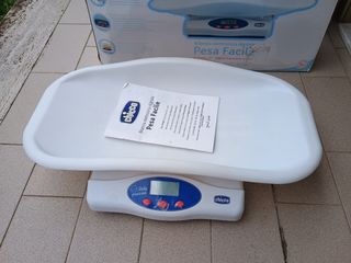 Bilancia pesa neonati