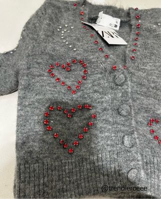 CHAQUETA PUNTO ABALORIOS JOYAS CORAZONES ZARA