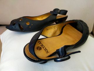 Sandalias de piel de tacón bajo