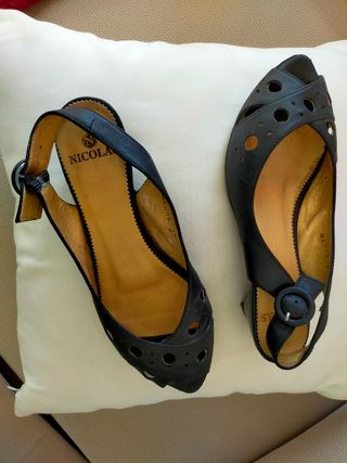 Sandalias de piel de tacón bajo