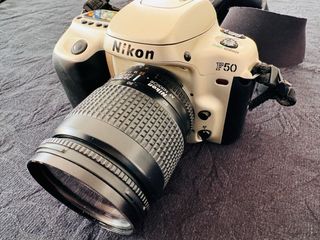 NIKON F50 (+ obj. SIGMA 100-300)
