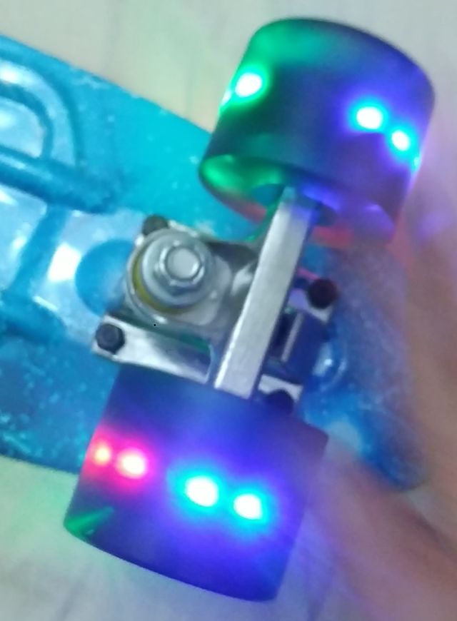 Monopatín Ruedas Leds Colores