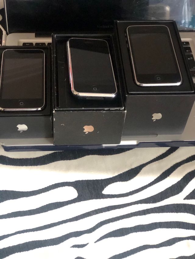 Iphone 1 2 3 con sus  cajas funcionan todos