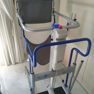 Sollevatore elettrico per disabili
