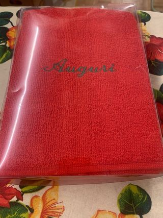 Set asciugamani con ricamo