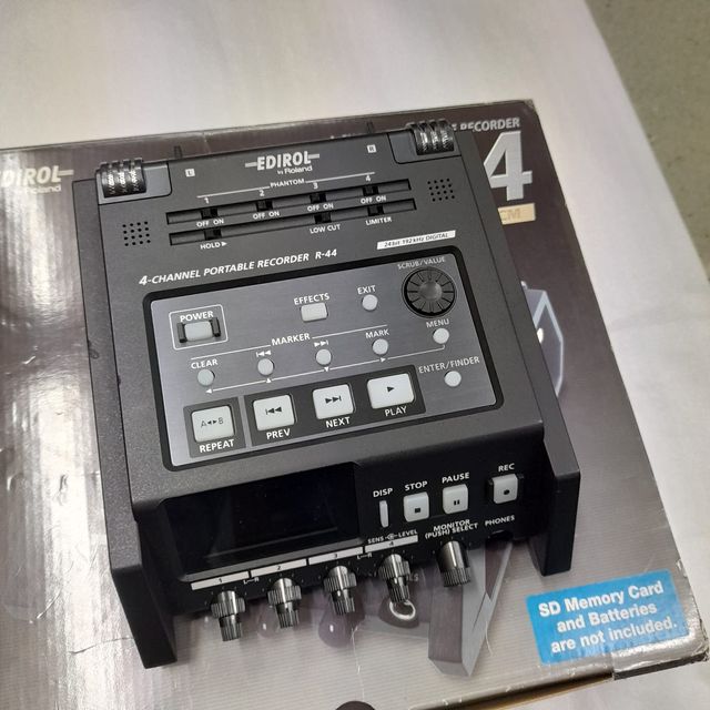 Grabadora Portátil de Cuatro Canales Roland R-44