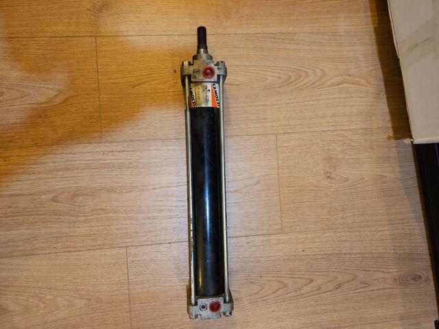 Cilindro/Pistón neumático 63x300 nuevo