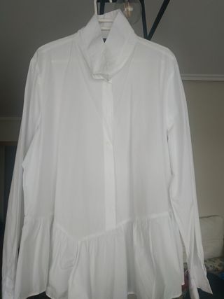 Camisa blanca.