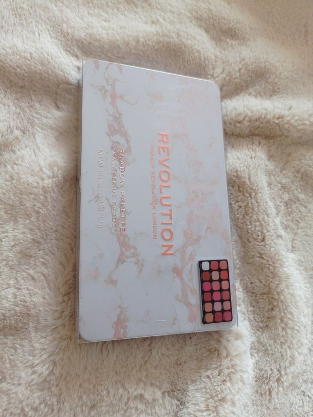 Paleta Revolution Forever Flawless