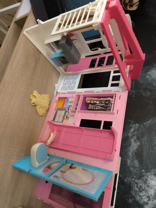 Casa de Barbie con muñeca