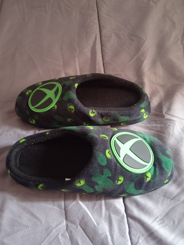 XBOX. NUOVE sneakers da casa taglia 35/36.