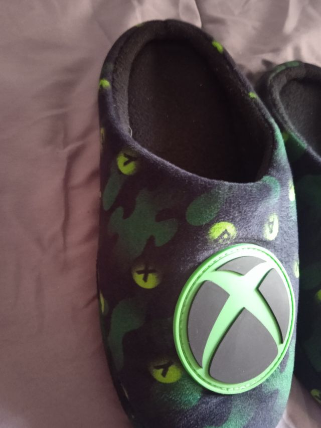 XBOX. NUOVE sneakers da casa taglia 35/36.