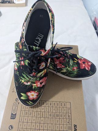 Zapatillas flores