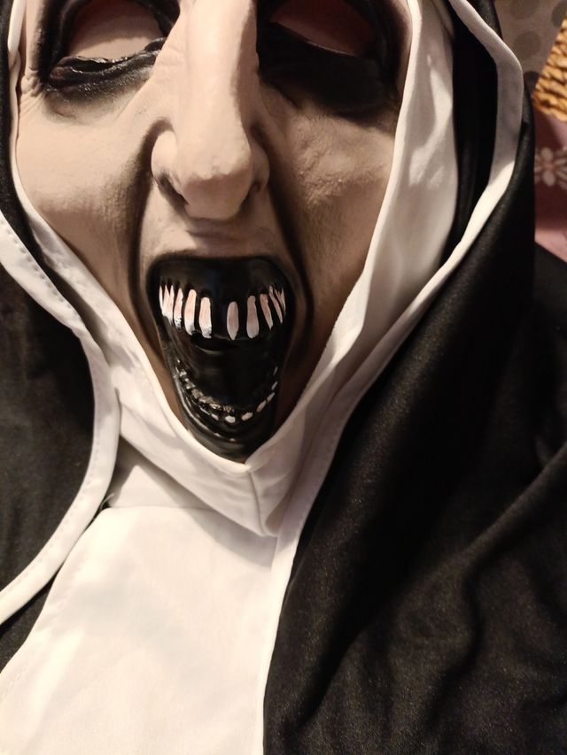 DISFRAZ LA MONJA + MASCARA LATEX