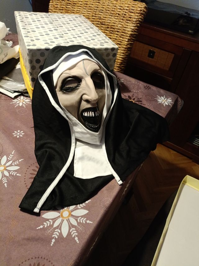 DISFRAZ LA MONJA + MASCARA LATEX