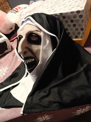 DISFRAZ  LA MONJA + MASCARA LATEX
