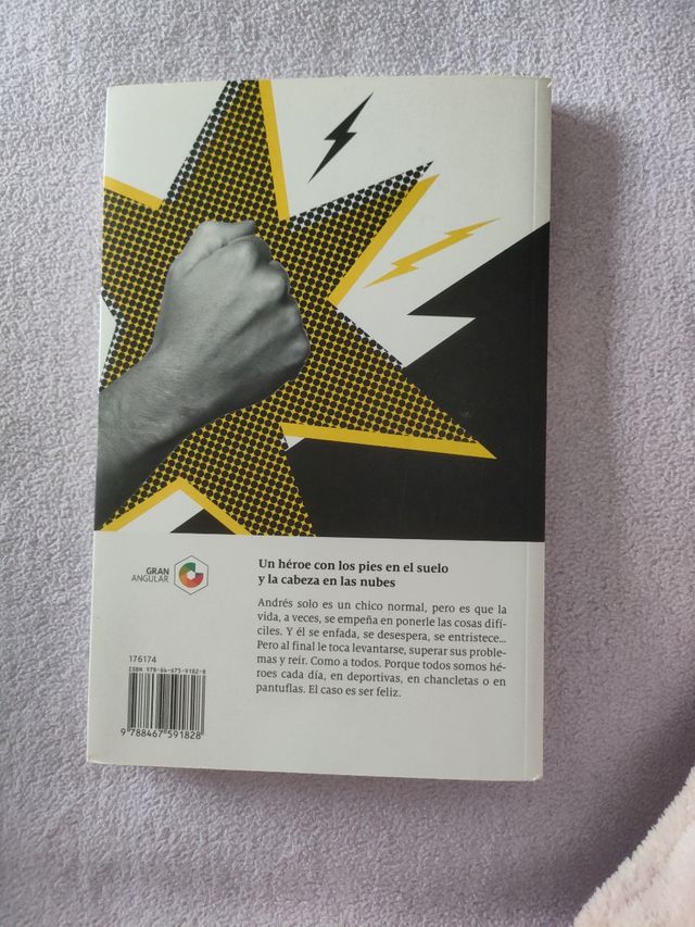 Héroe en deportivas