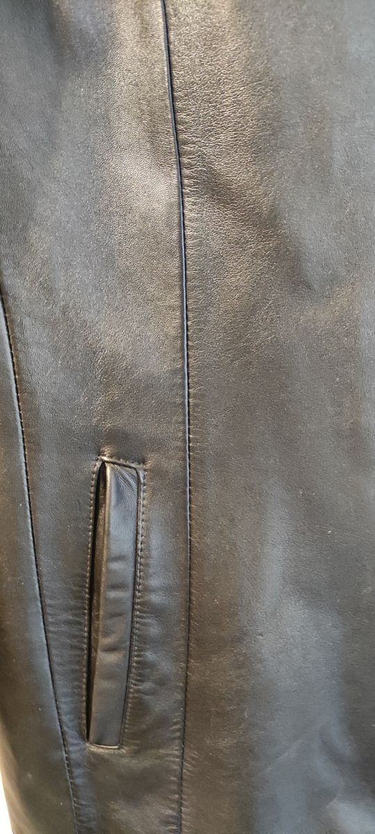 Chaquetón piel color negro