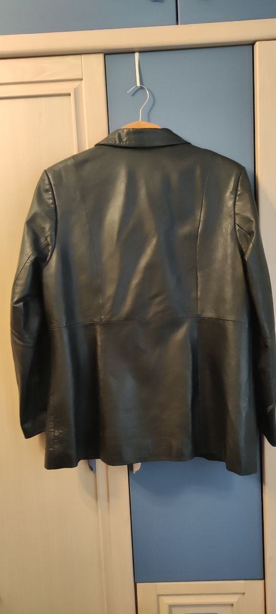 Chaquetón piel color negro