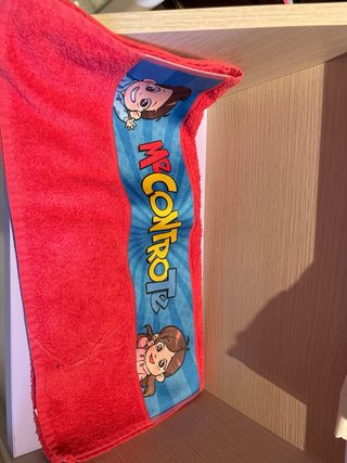 2 Asciugamani uno grande. l altro piccolo