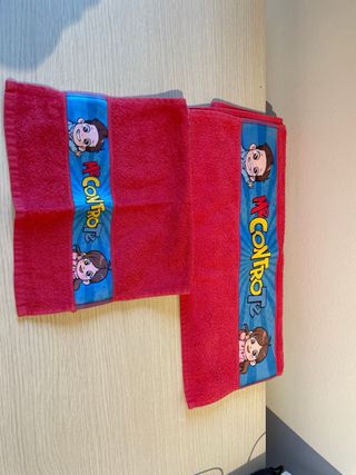 2 Asciugamani uno grande. l altro piccolo