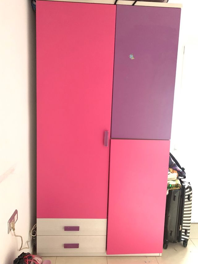 Set infantil con cama,estanteria y harmario