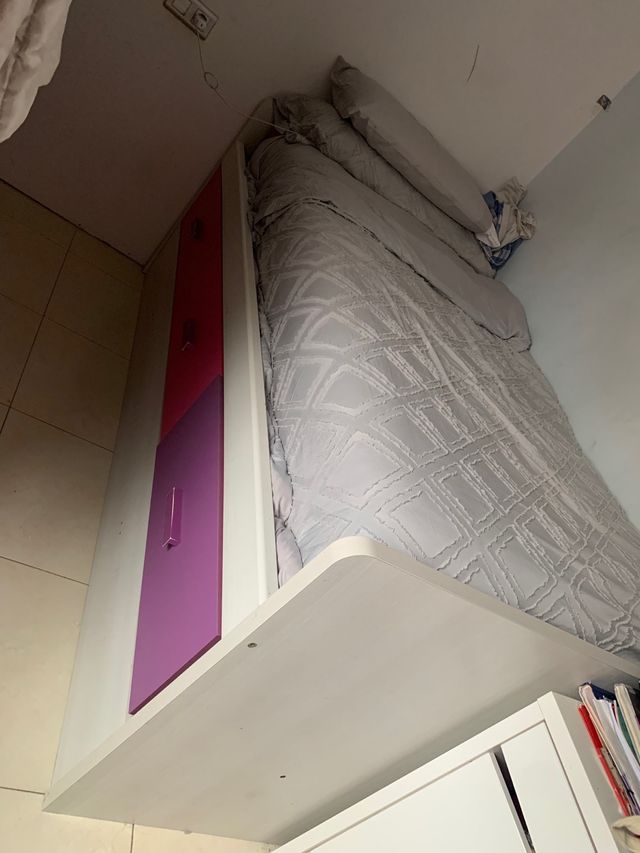 Set infantil con cama,estanteria y harmario