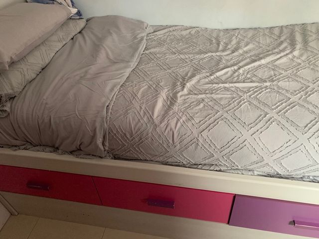 Set infantil con cama,estanteria y harmario