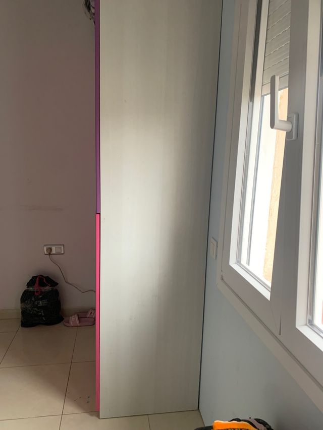 Set infantil con cama,estanteria y harmario