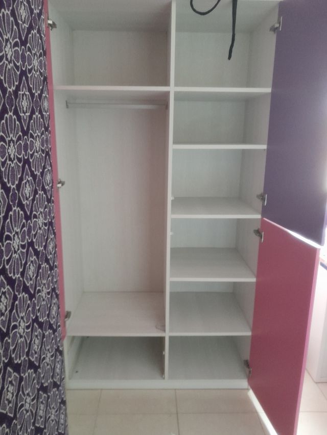 Set infantil con cama,estanteria y harmario