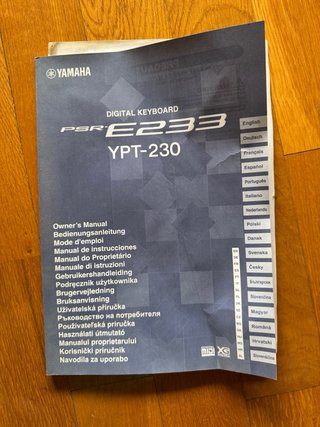 Teclado Yamaha con accesorios