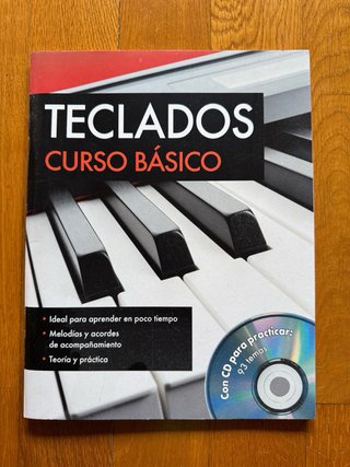 Teclado Yamaha con accesorios