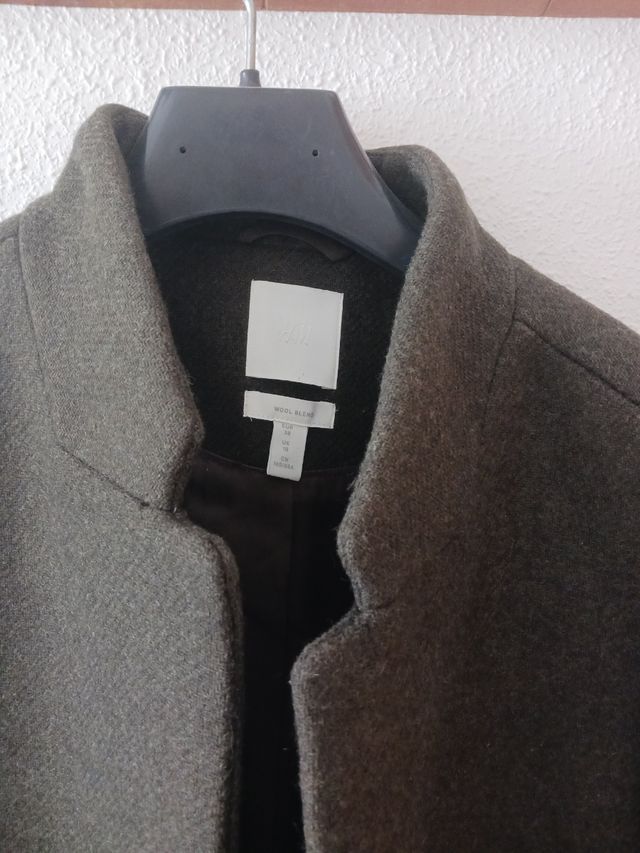 Abrigo H&M talla 38. Nuevo. Color oliva