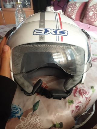 Casco de moto marca axo 