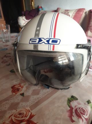 Casco de moto marca axo 