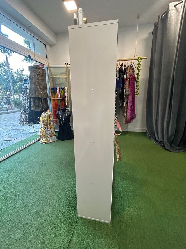 Estanteria blanca grande