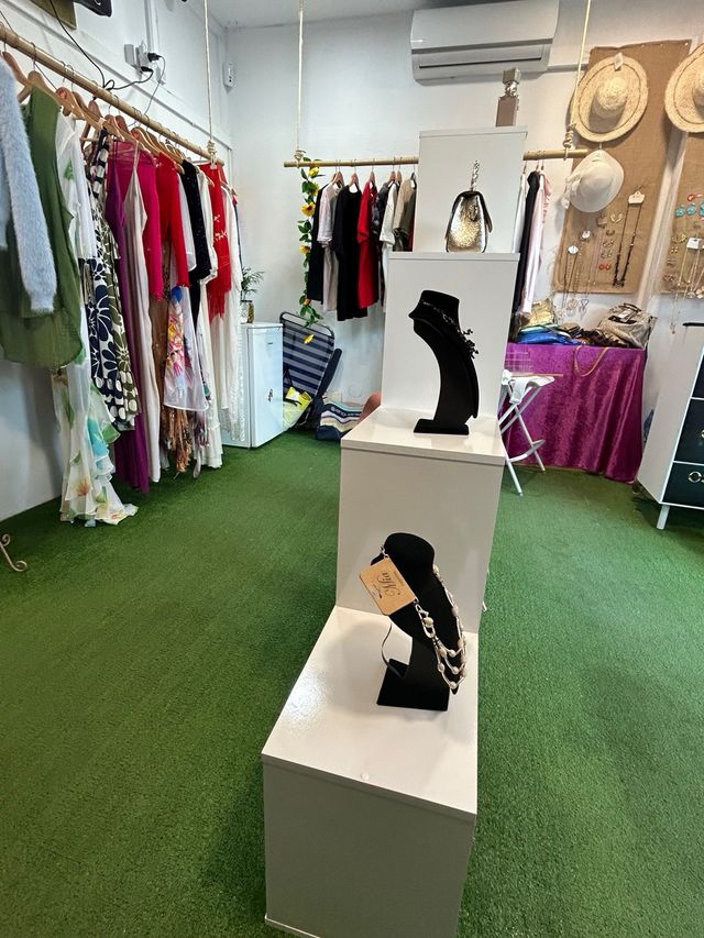 Estanteria blanca grande