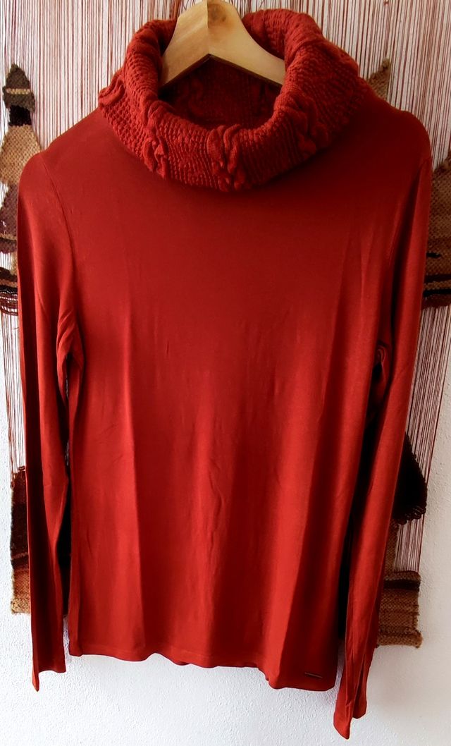 Camisola fina gola alta/jersei Smash nova M