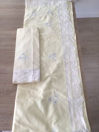 Juego de sábana + funda almohada  cama de 135 cm.