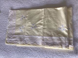 Juego de sábana + funda almohada  cama de 135 cm.