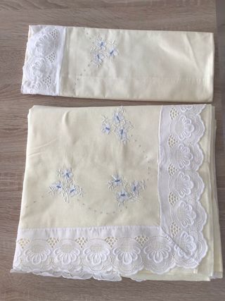 Juego de sábana + funda almohada  cama de 135 cm.