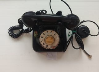 Teléfono antiguo de pared .vintage