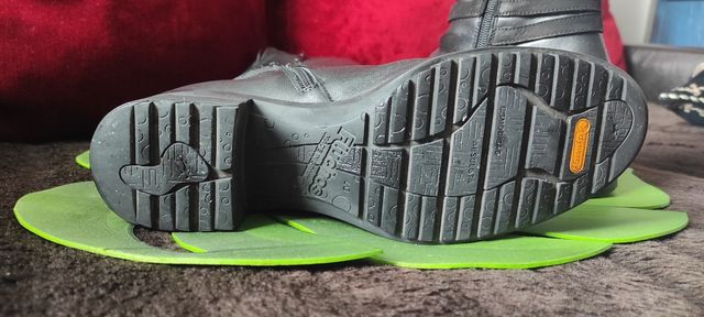 Botas negras de piel marca Fluchos