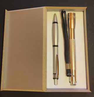 ESTUCHE CON BOLIGRAFO Y LINTERNA PARA REGALO