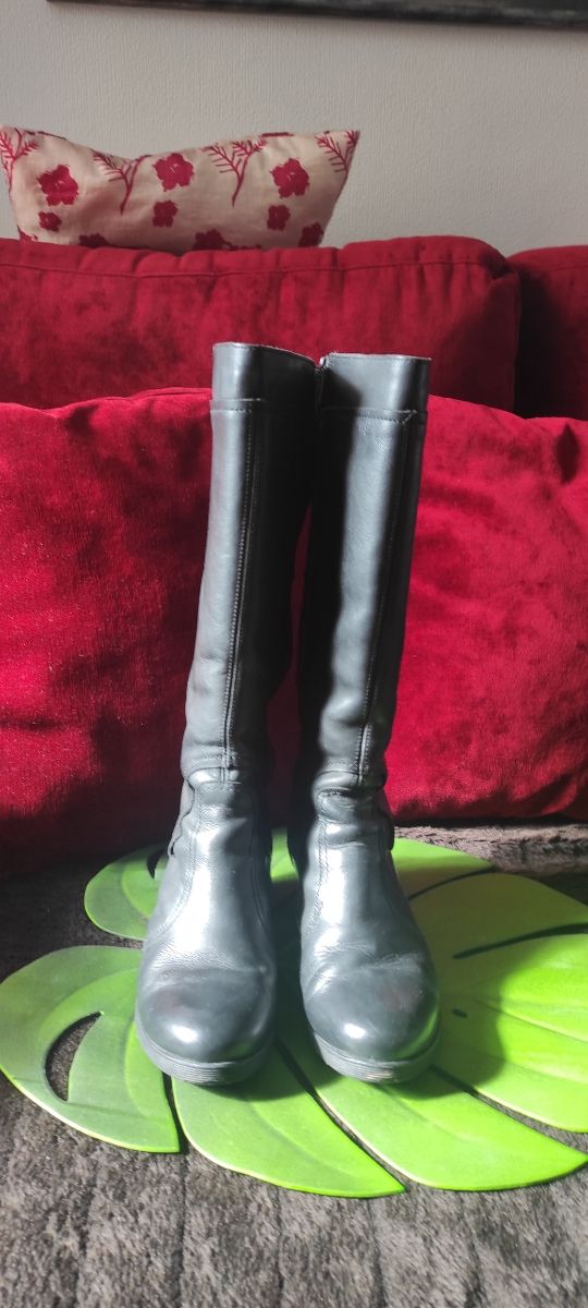 Botas negras de piel marca Yokono